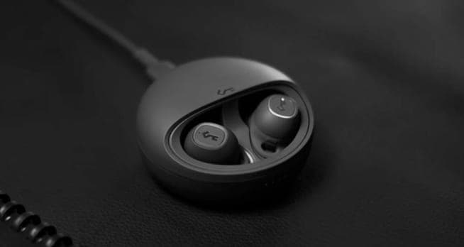 earphones